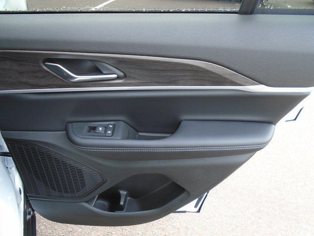new 2025 Jeep Grand Cherokee car, priced at $48,275