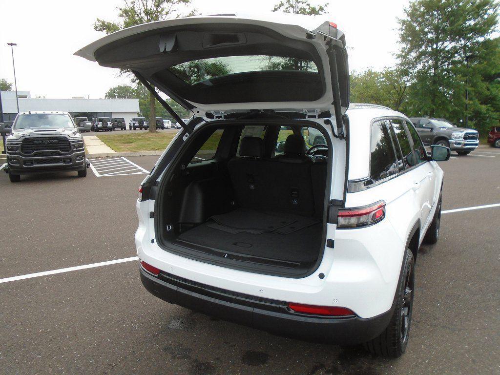 new 2025 Jeep Grand Cherokee car, priced at $48,275