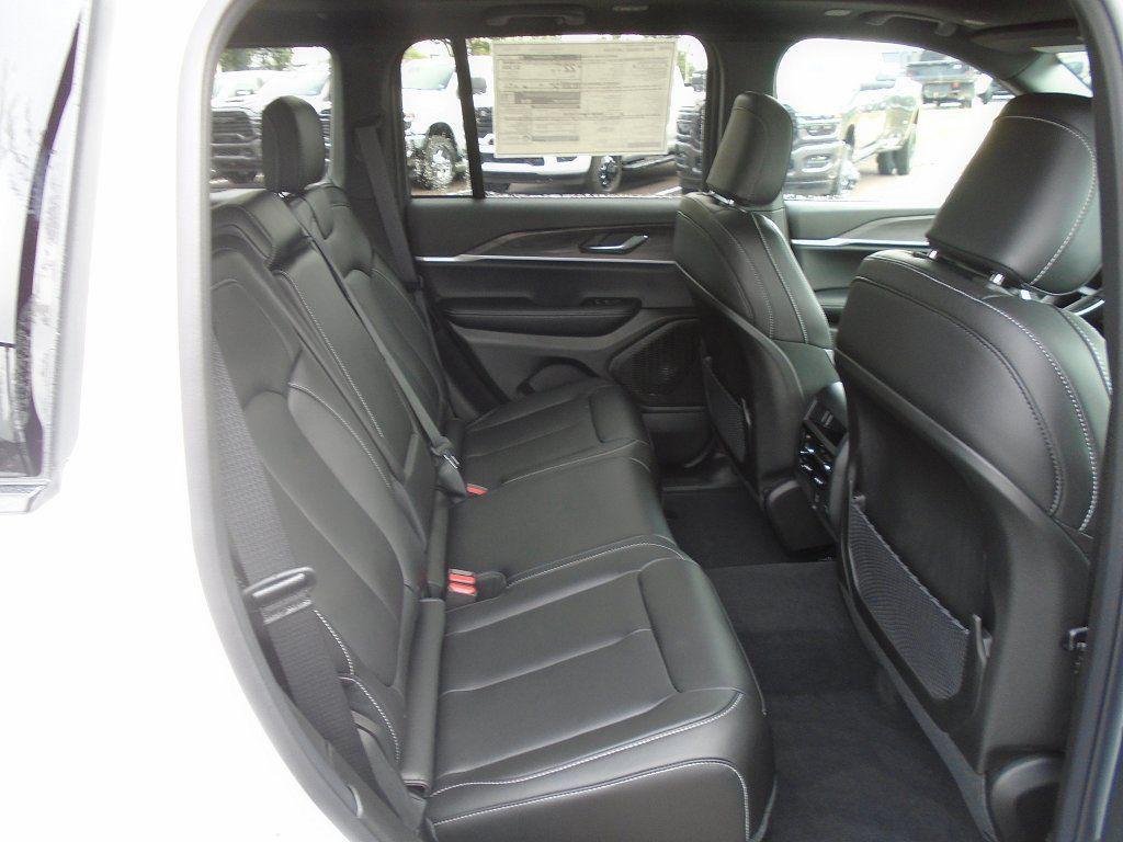 new 2025 Jeep Grand Cherokee car, priced at $48,275