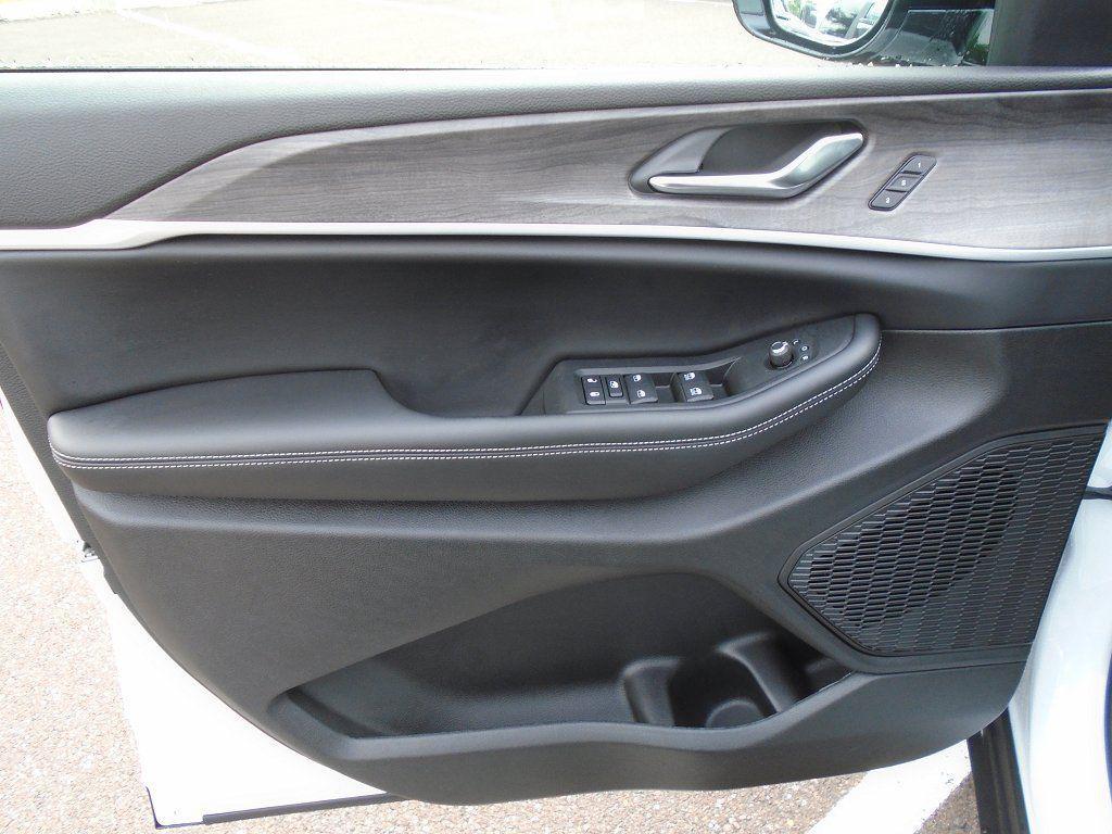 new 2025 Jeep Grand Cherokee car, priced at $48,275