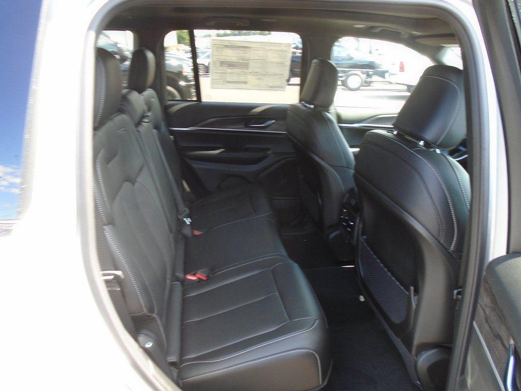 new 2025 Jeep Grand Cherokee car, priced at $48,811
