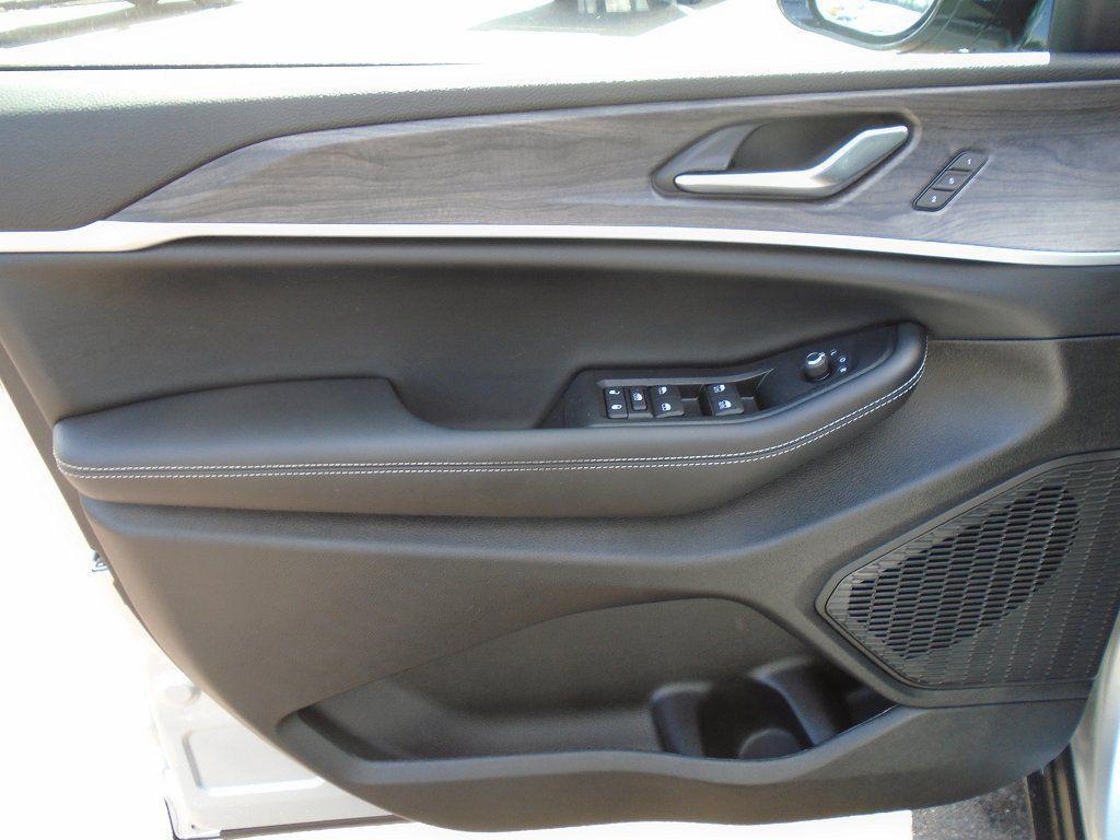 new 2025 Jeep Grand Cherokee car, priced at $48,811