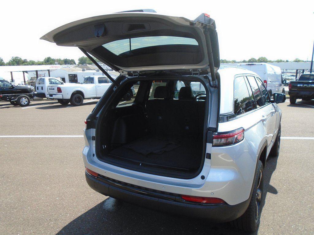 new 2025 Jeep Grand Cherokee car, priced at $48,811