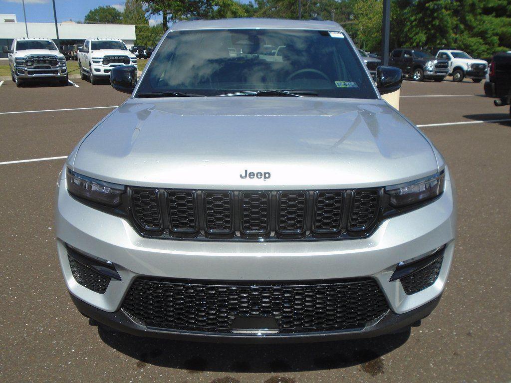 new 2025 Jeep Grand Cherokee car, priced at $48,811