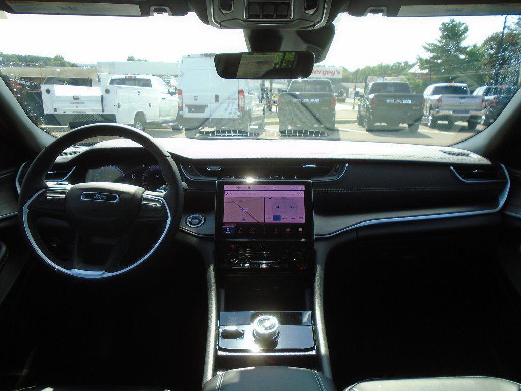 new 2025 Jeep Grand Cherokee car, priced at $48,811