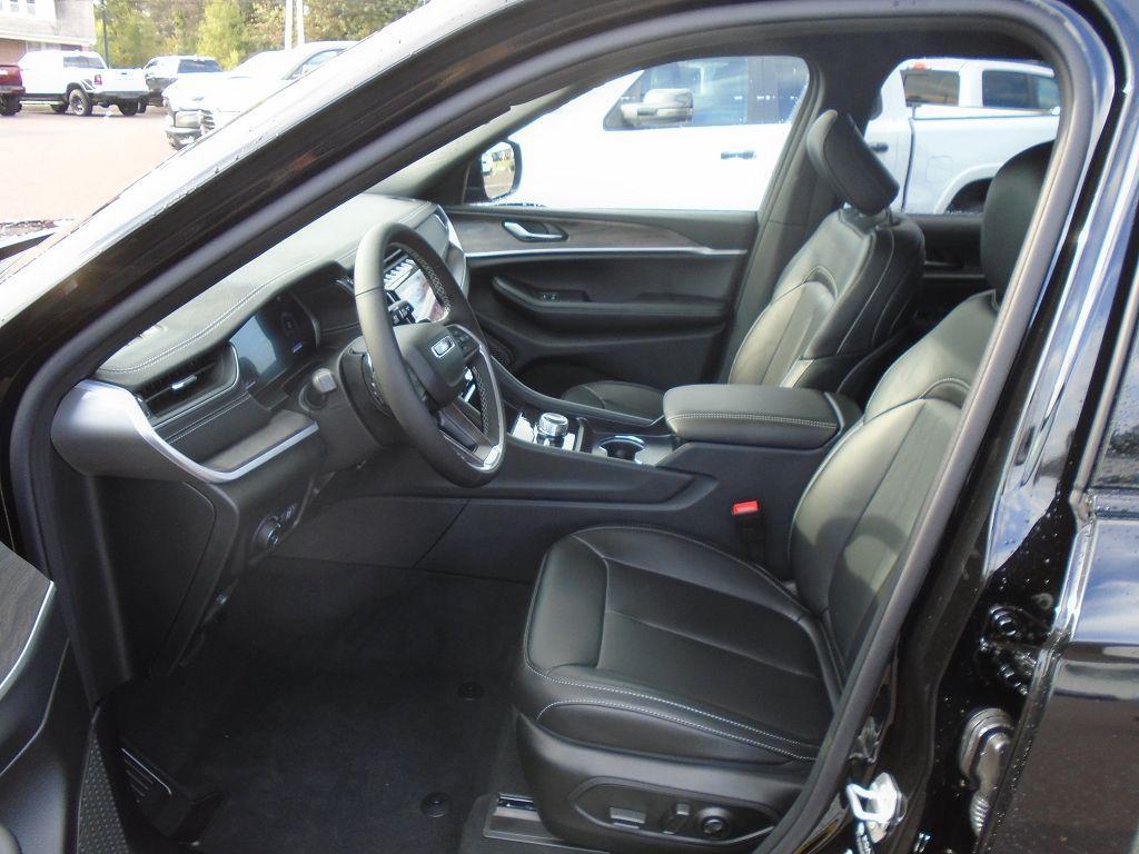 new 2025 Jeep Grand Cherokee L car, priced at $51,443