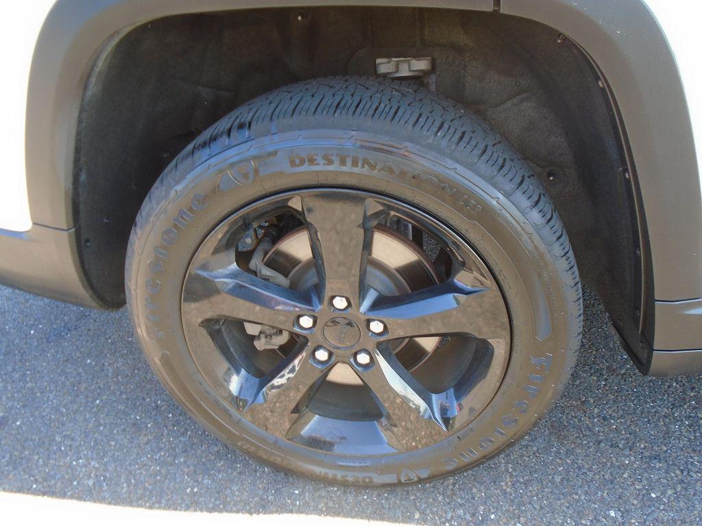 used 2023 Jeep Grand Cherokee L car, priced at $28,995