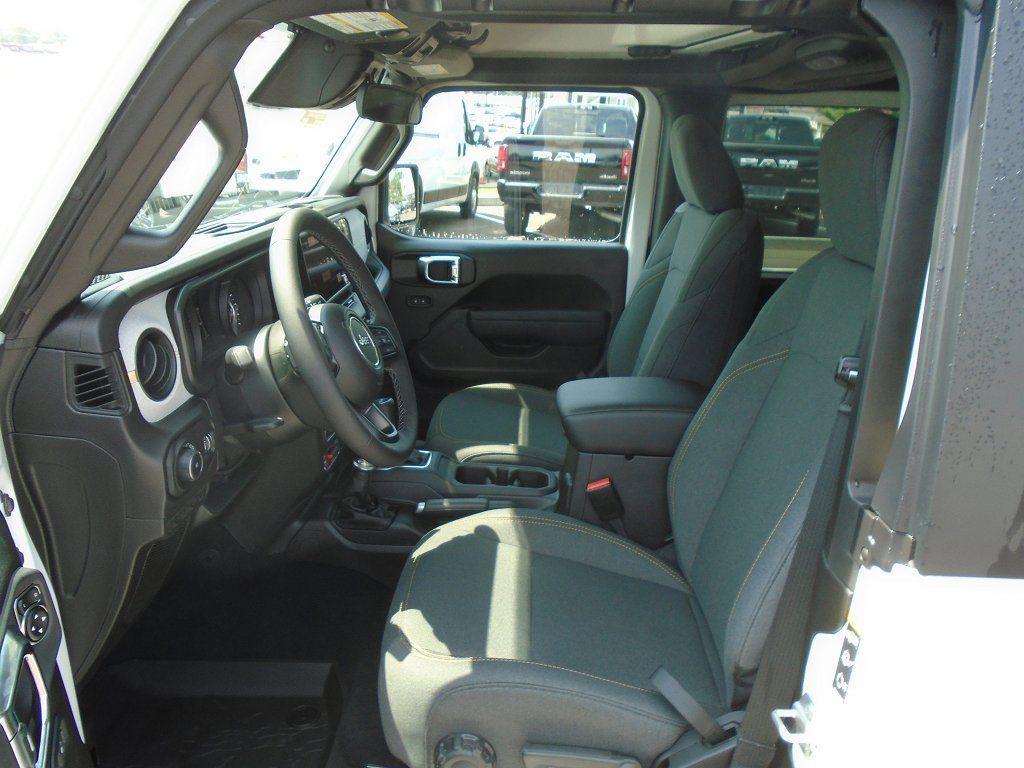 new 2025 Jeep Wrangler car, priced at $47,612