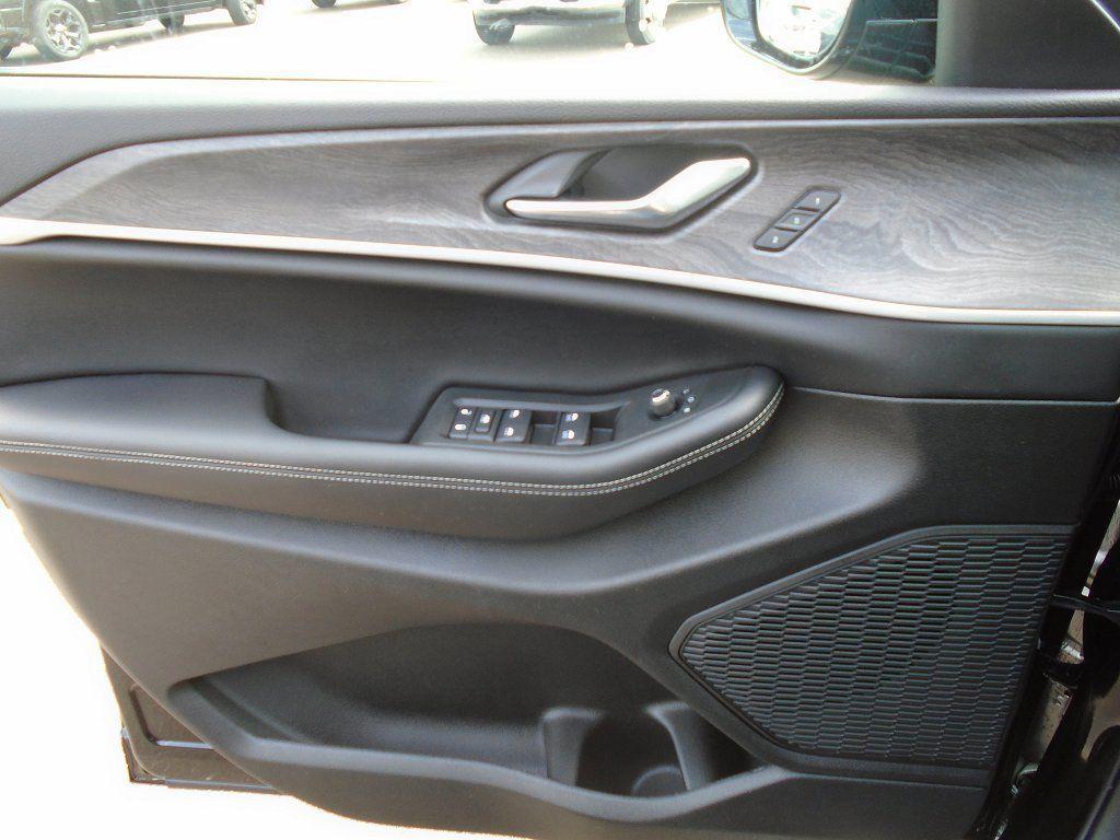 new 2025 Jeep Grand Cherokee L car, priced at $49,054