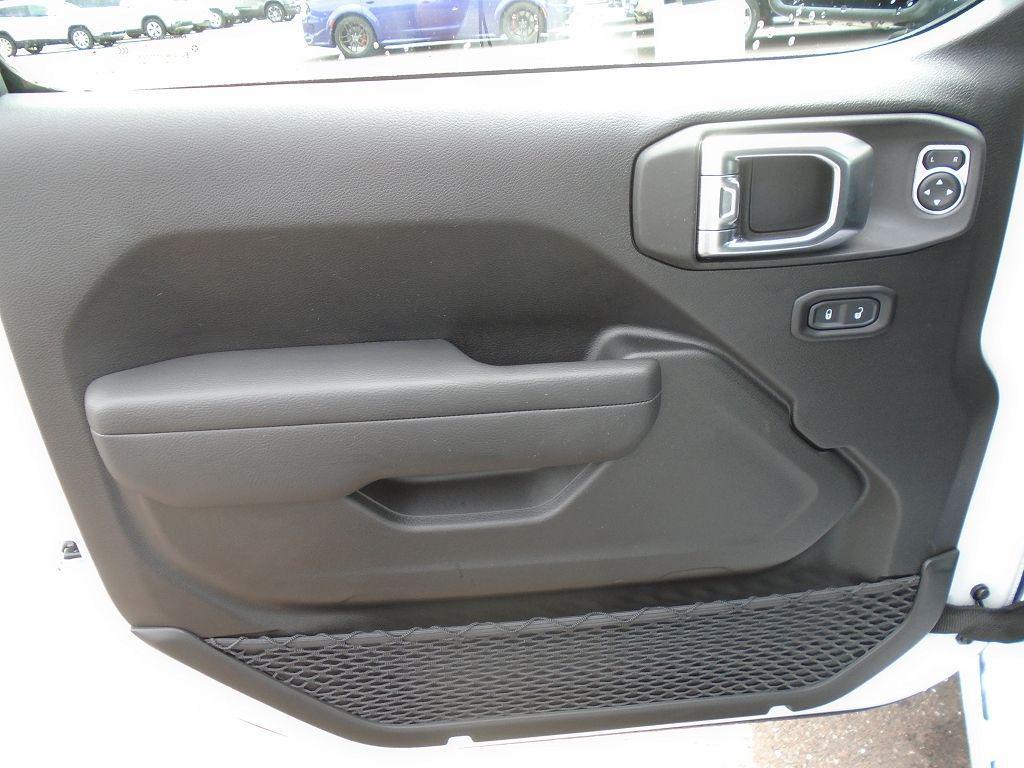 new 2025 Jeep Wrangler car, priced at $44,060