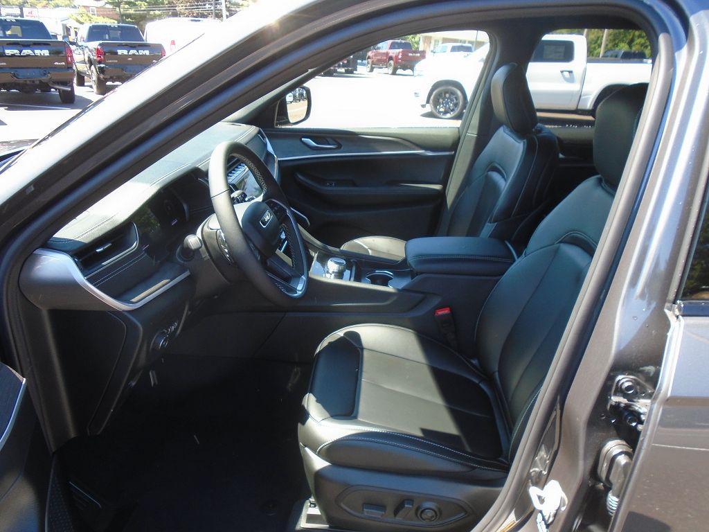 new 2025 Jeep Grand Cherokee car, priced at $46,463