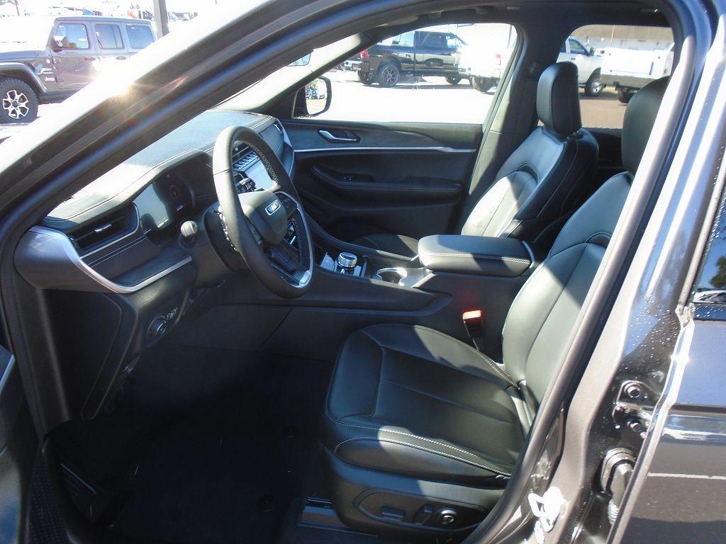 new 2025 Jeep Grand Cherokee car, priced at $48,811