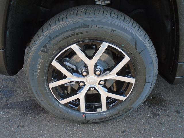 new 2025 Jeep Grand Cherokee car, priced at $45,996