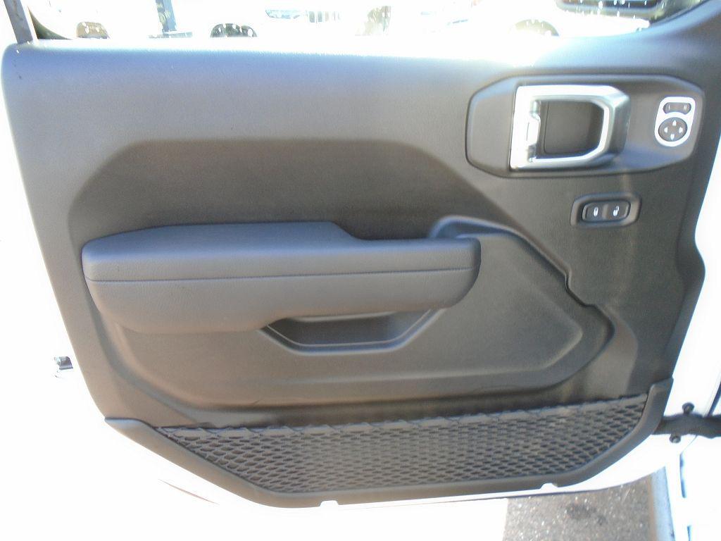 new 2025 Jeep Wrangler car, priced at $54,762