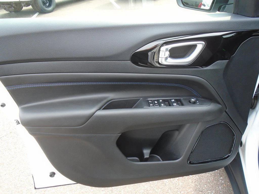 new 2025 Jeep Compass car, priced at $28,401
