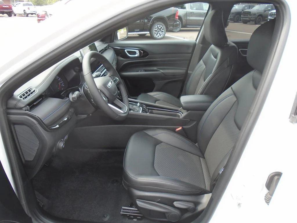 new 2025 Jeep Compass car, priced at $28,401