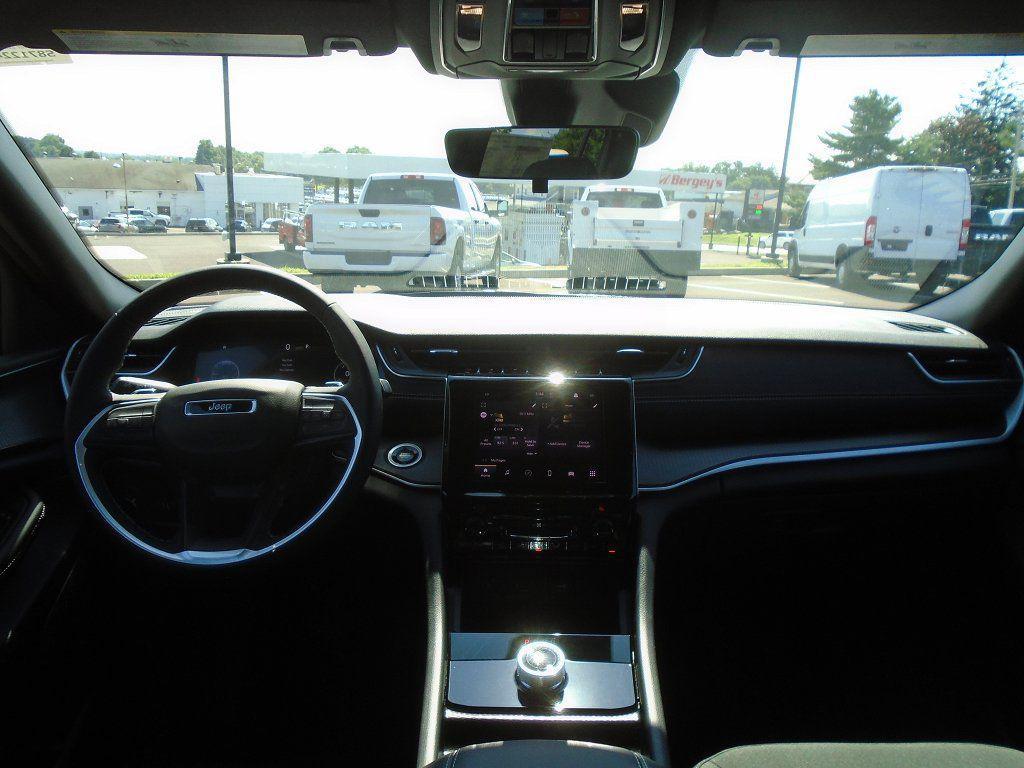 new 2025 Jeep Grand Cherokee L car, priced at $40,438