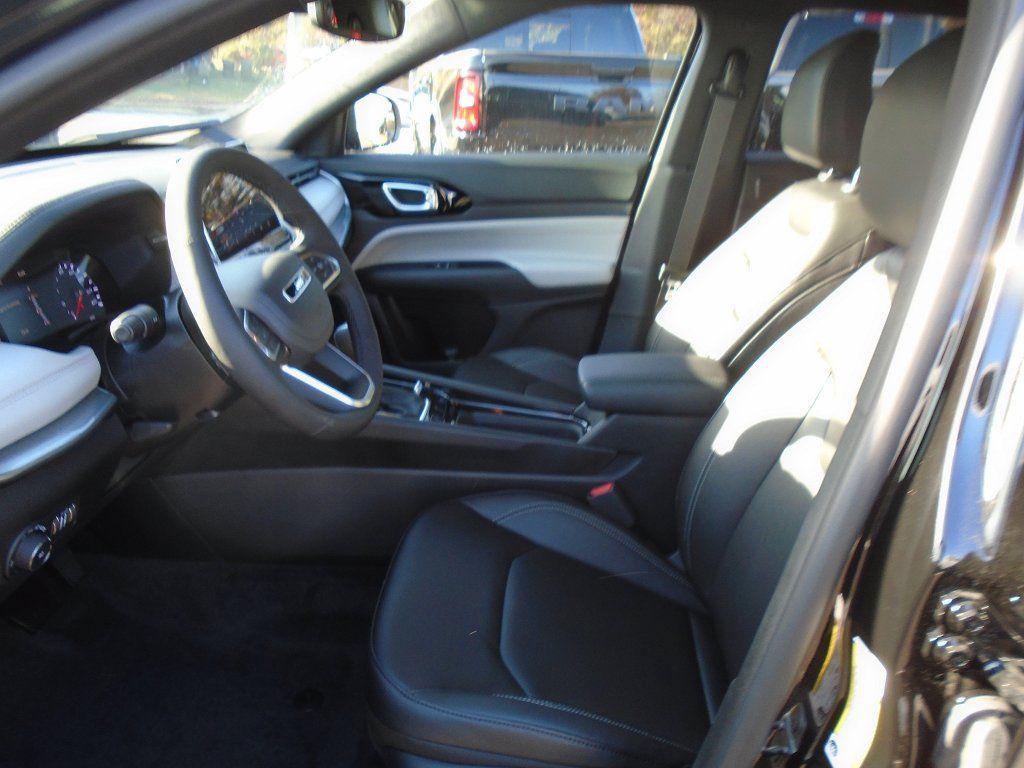 new 2025 Jeep Compass car, priced at $33,225