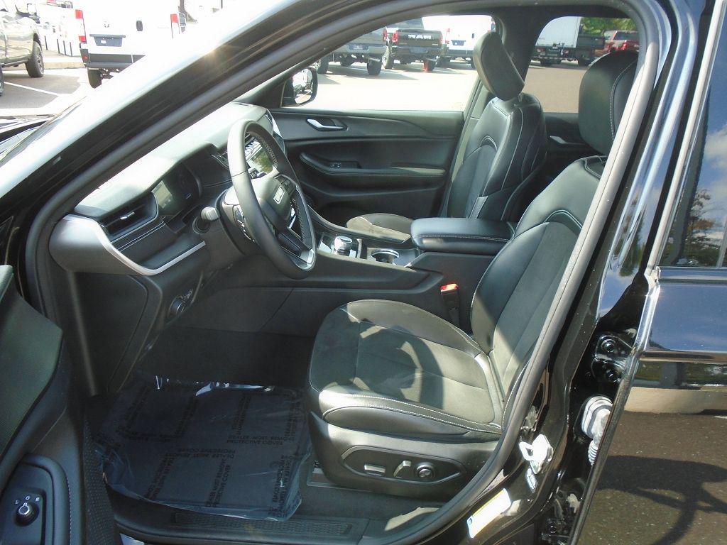 used 2023 Jeep Grand Cherokee L car, priced at $28,995