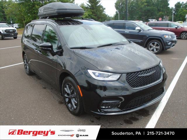 new 2025 Chrysler Pacifica car, priced at $43,677