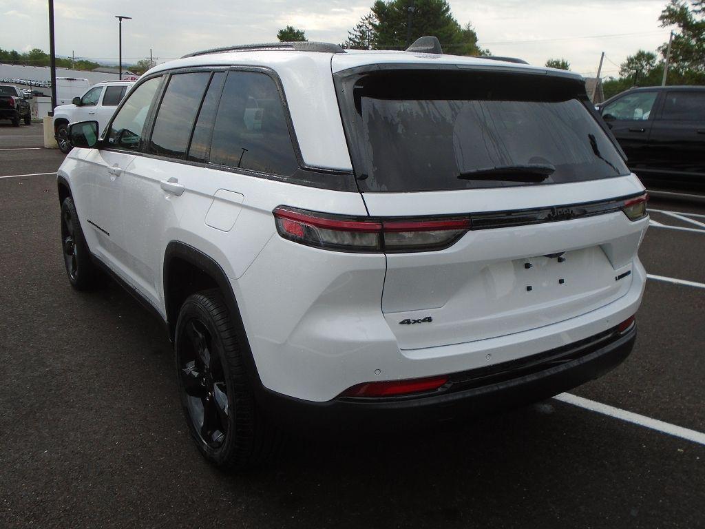 new 2025 Jeep Grand Cherokee car, priced at $48,211