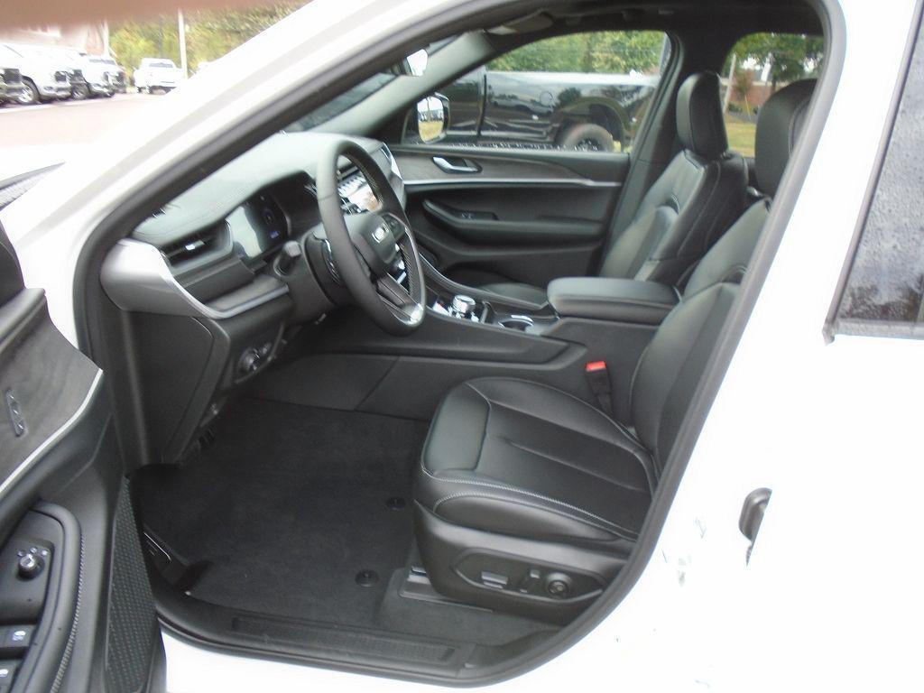 new 2025 Jeep Grand Cherokee car, priced at $48,211