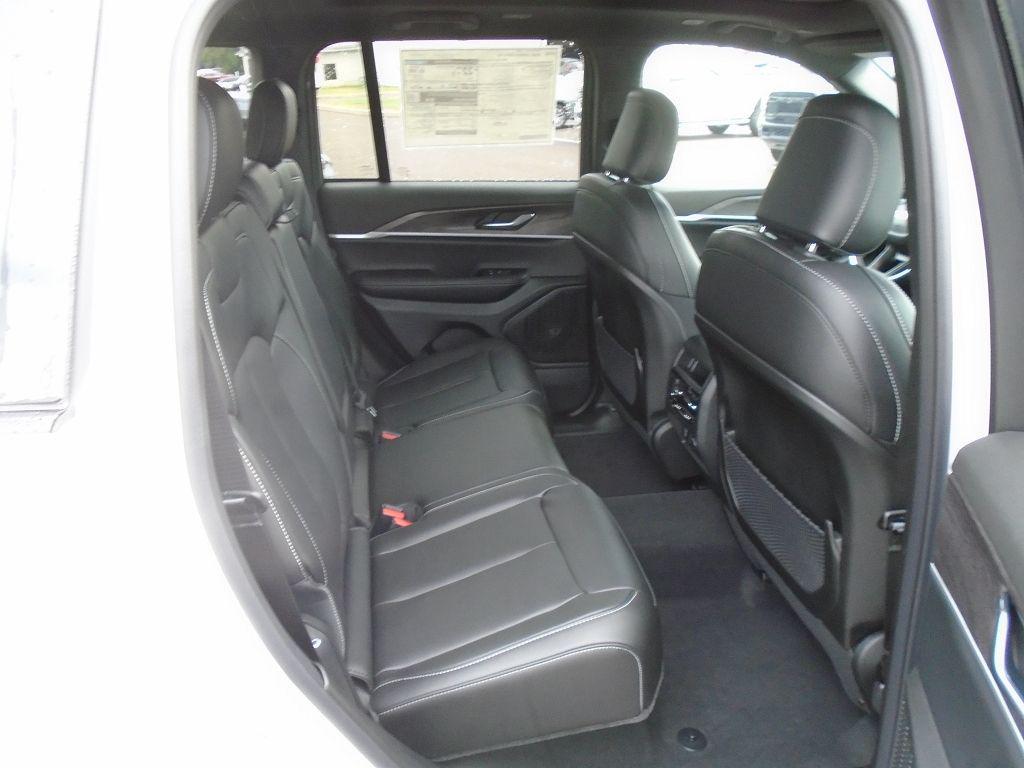 new 2025 Jeep Grand Cherokee car, priced at $48,211