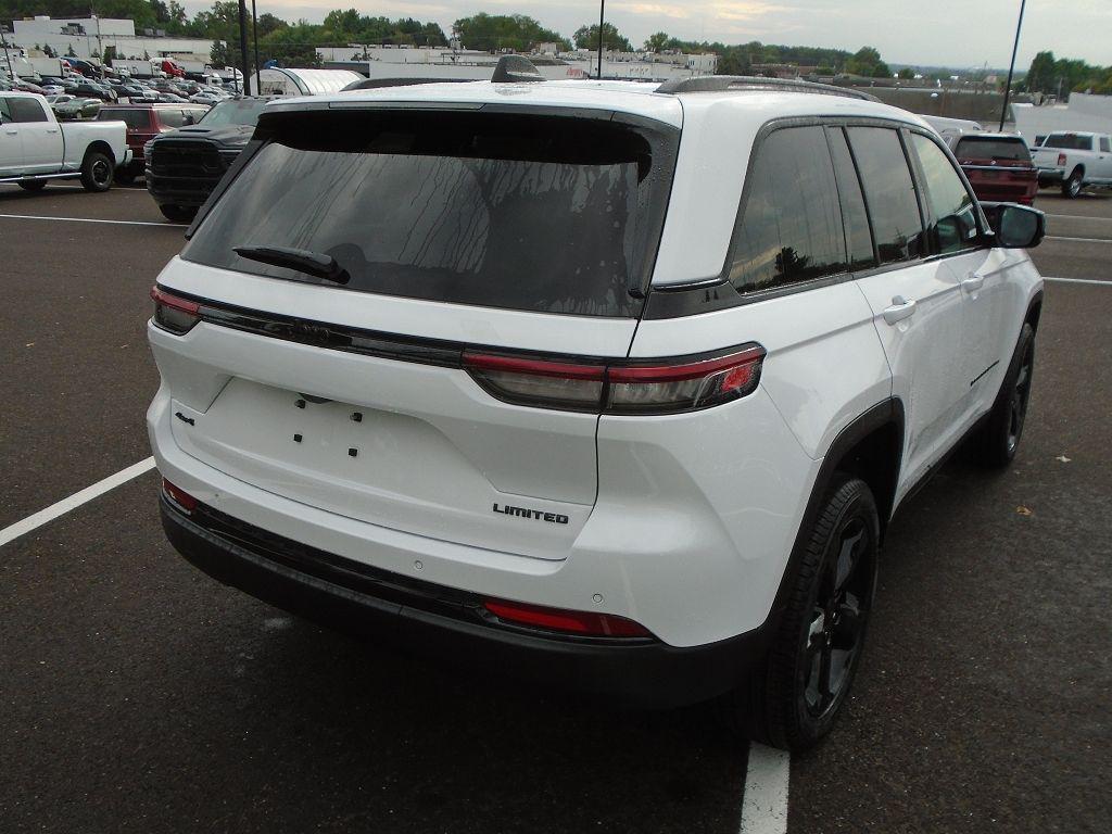 new 2025 Jeep Grand Cherokee car, priced at $48,211