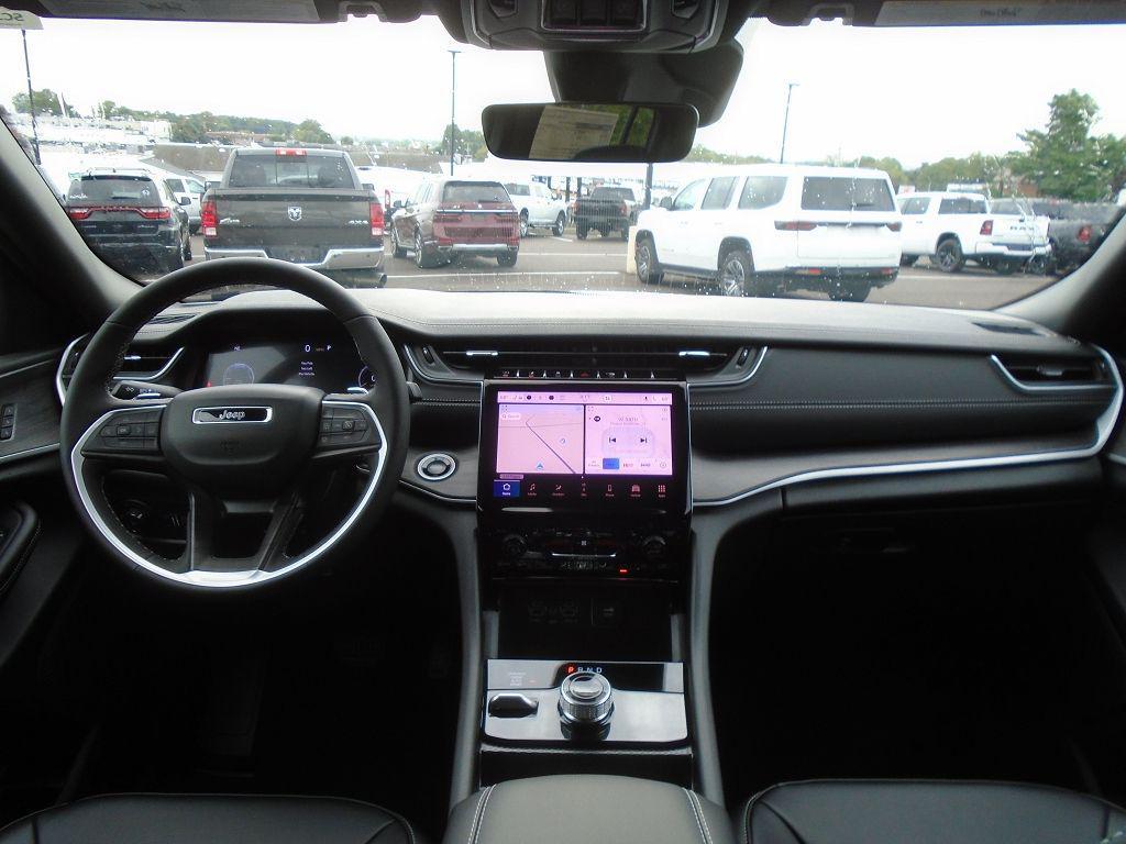 new 2025 Jeep Grand Cherokee car, priced at $48,211
