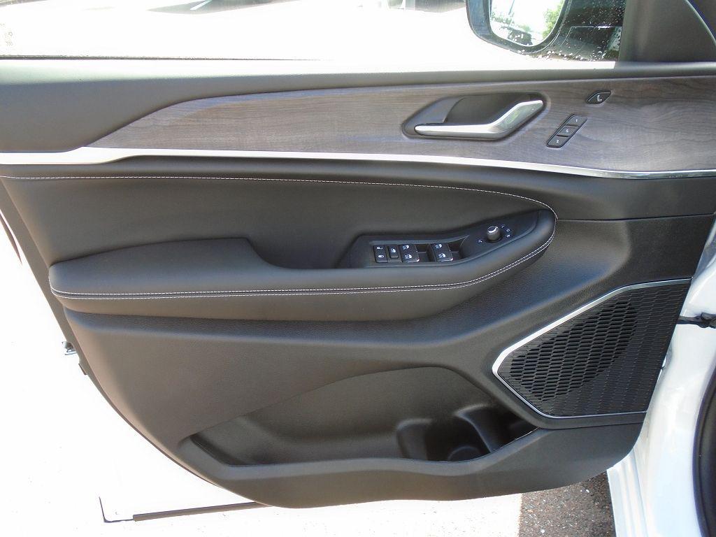 new 2025 Jeep Grand Cherokee L car, priced at $60,456