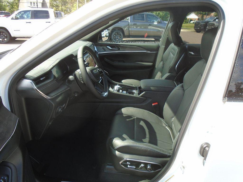 new 2025 Jeep Grand Cherokee L car, priced at $60,456