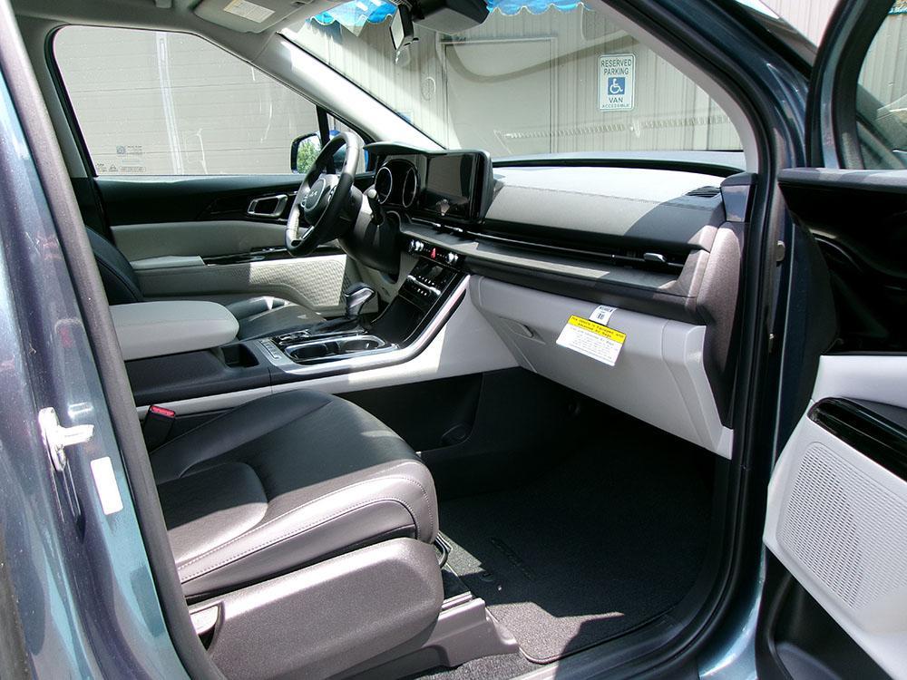 used 2024 Kia Carnival car, priced at $21,900