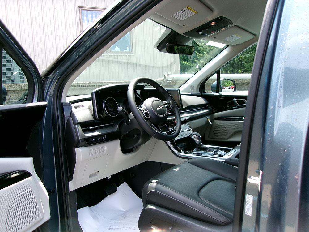 used 2024 Kia Carnival car, priced at $21,900