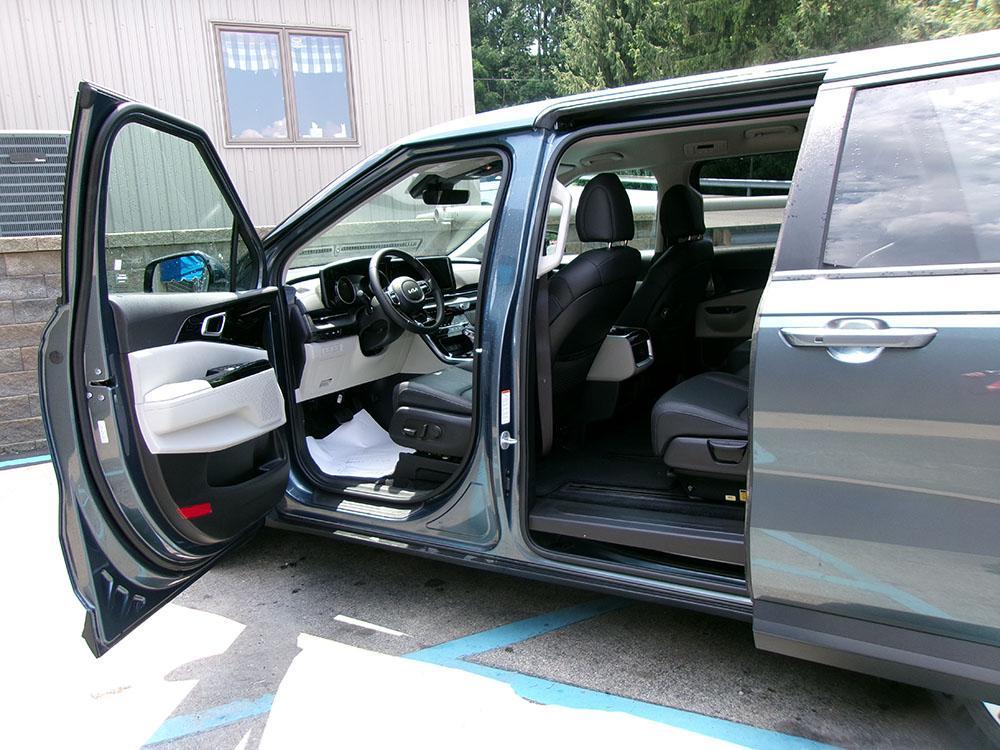 used 2024 Kia Carnival car, priced at $21,900