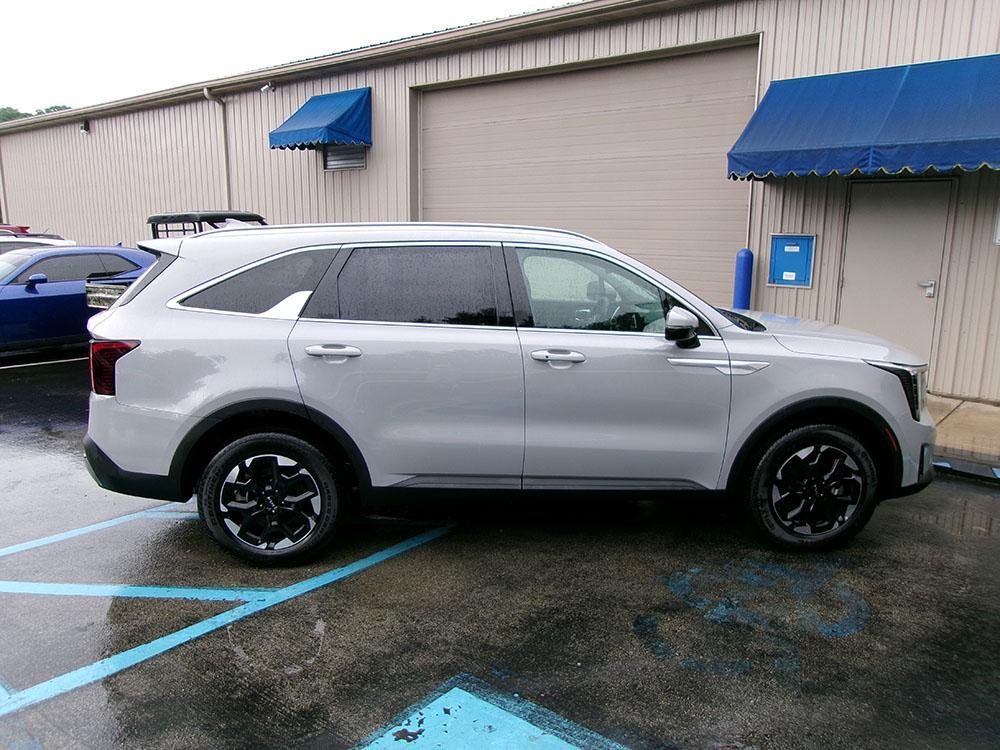 used 2024 Kia Sorento car, priced at $26,900