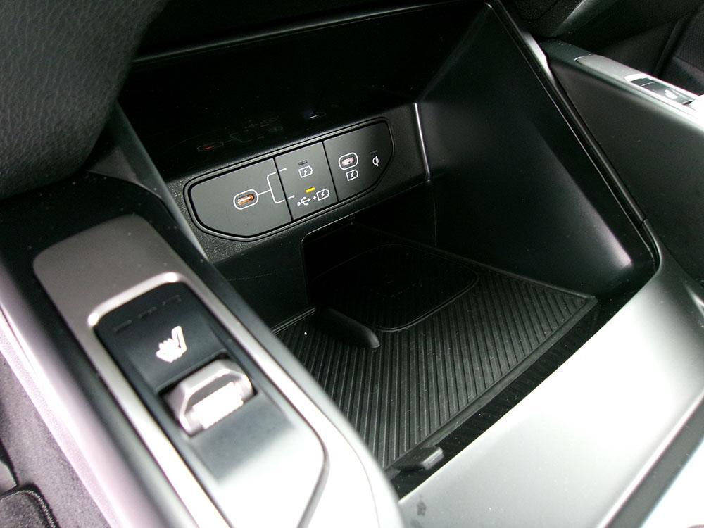used 2024 Kia Sorento car, priced at $26,900