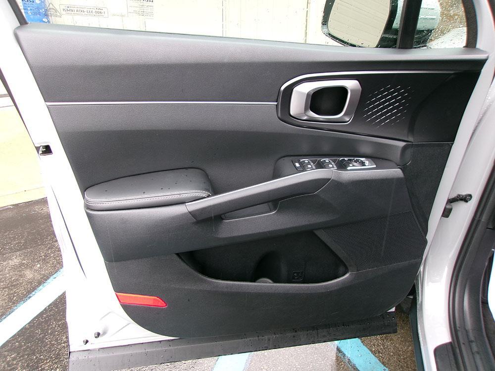 used 2024 Kia Sorento car, priced at $26,900