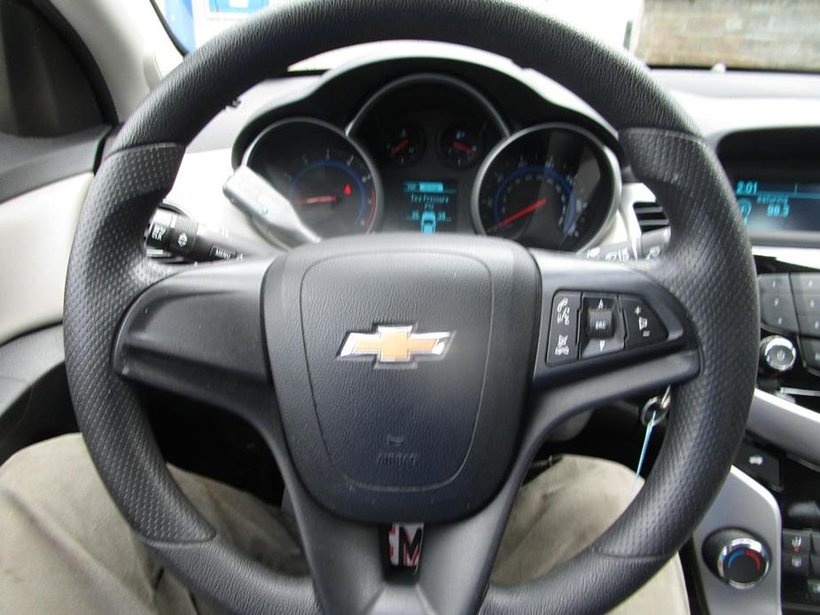 used 2015 Chevrolet Cruze car, priced at $8,000