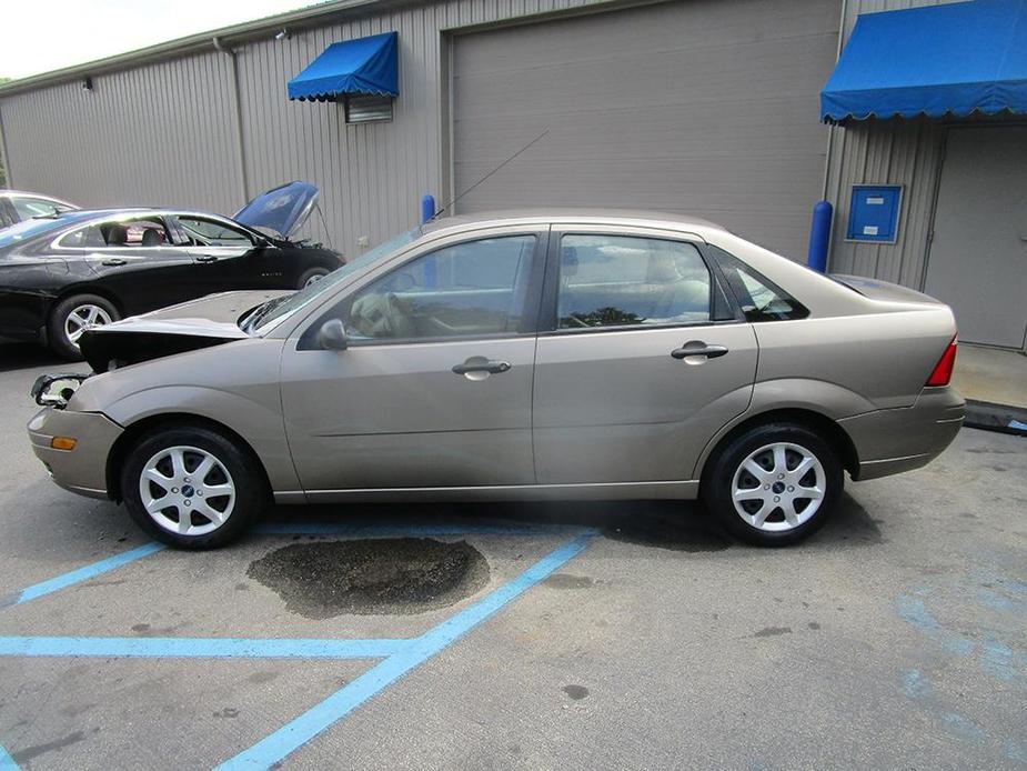 used 2005 Ford Focus car, priced at $3,000