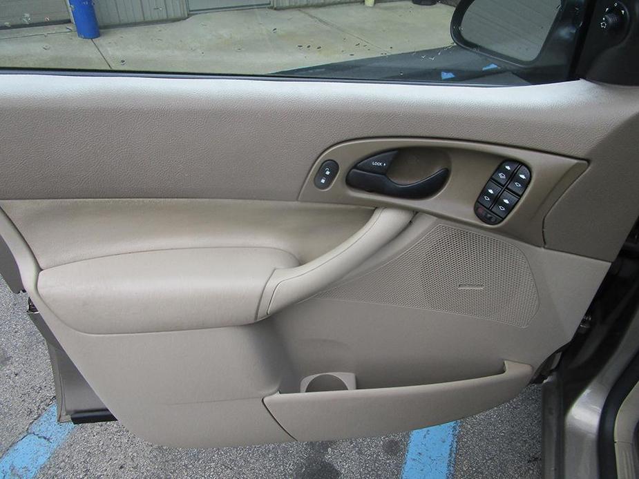 used 2005 Ford Focus car, priced at $3,000