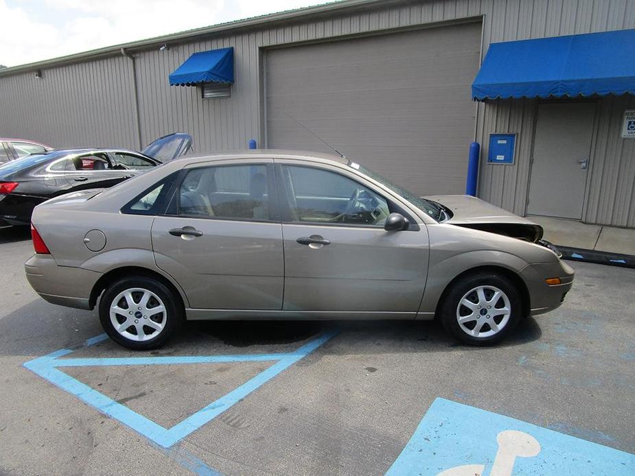 used 2005 Ford Focus car, priced at $3,000