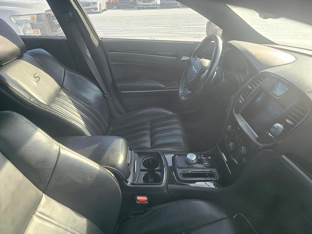 used 2019 Chrysler 300 car