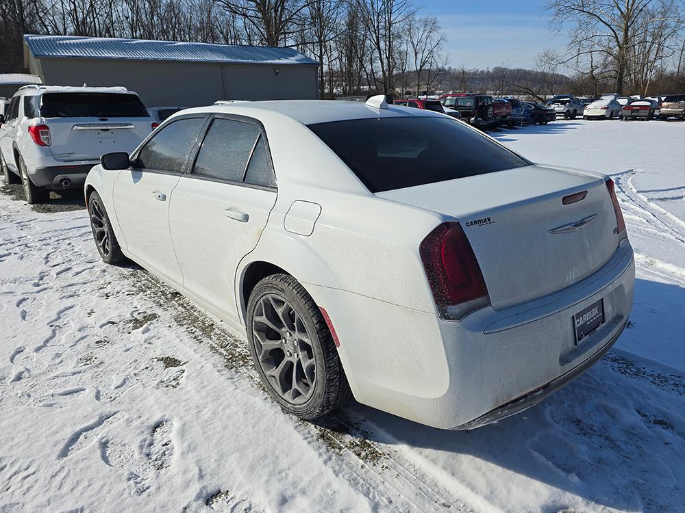 used 2019 Chrysler 300 car