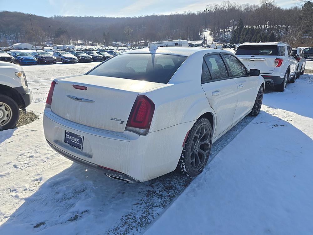 used 2019 Chrysler 300 car