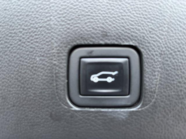 used 2023 Chevrolet Traverse car, priced at $32,009