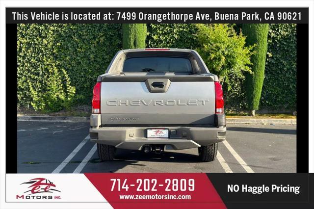used 2002 Chevrolet Avalanche car, priced at $9,995
