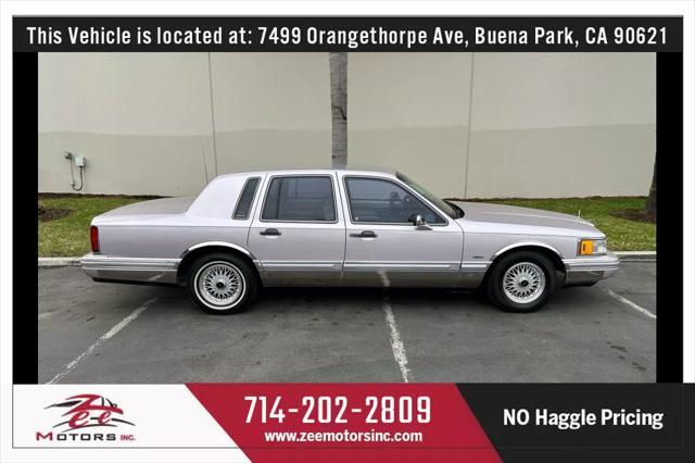 used 1992 Lincoln Town Car car, priced at $12,995