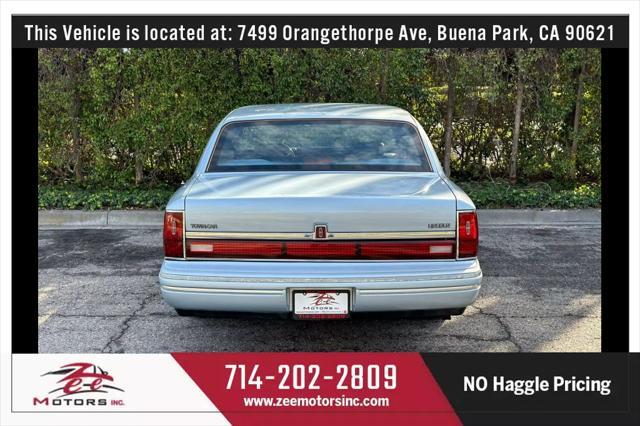 used 1993 Lincoln Town Car car, priced at $6,995