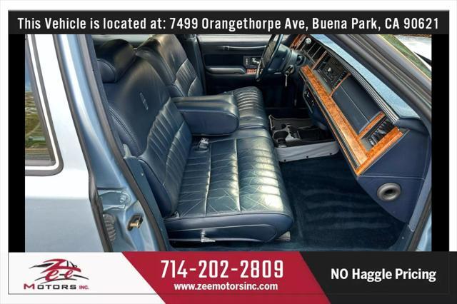 used 1993 Lincoln Town Car car, priced at $6,995