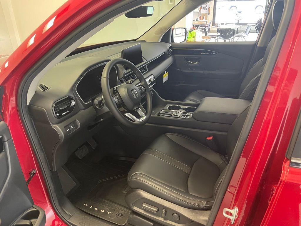 new 2025 Honda Pilot car, priced at $49,929